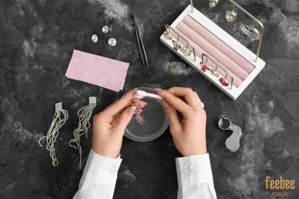 Gold Vermeil vs Gold Plated: What is the Difference, and Which is Better? 2 Cleaning Gold-Plated Jewelry