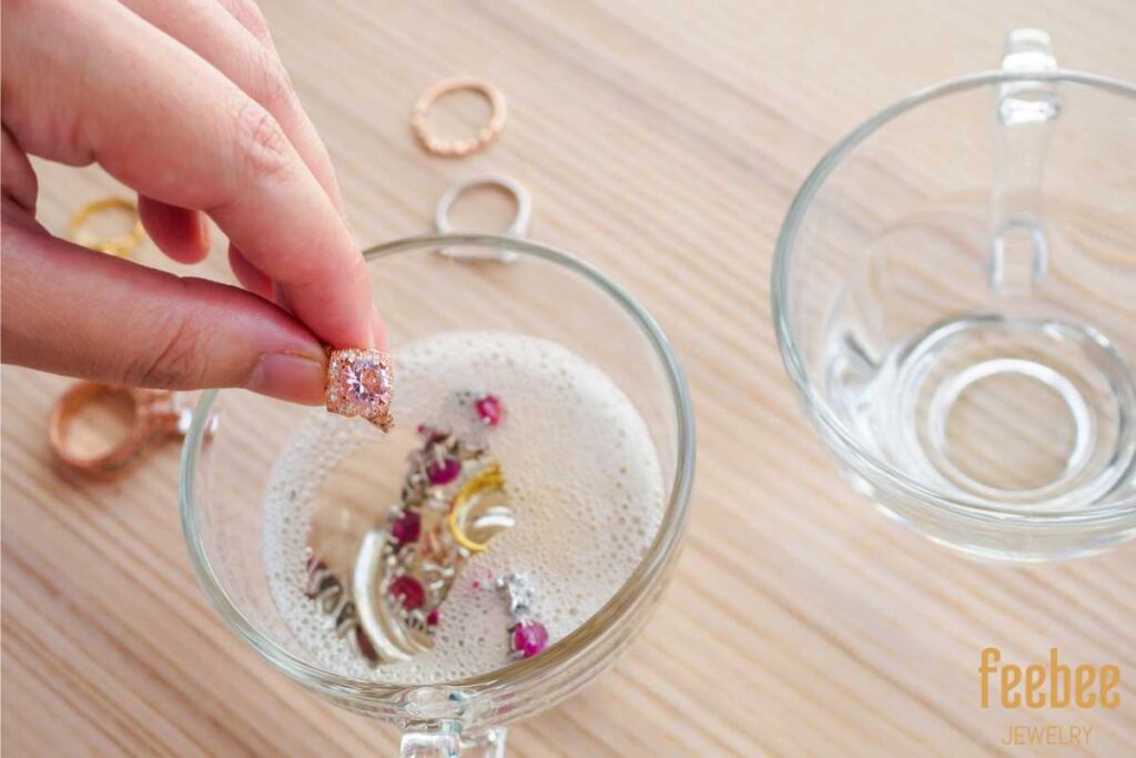 Does 316L Stainless Steel Tarnish? 3 Occasional Cleaning of 316L Stainless Steel Jewelry