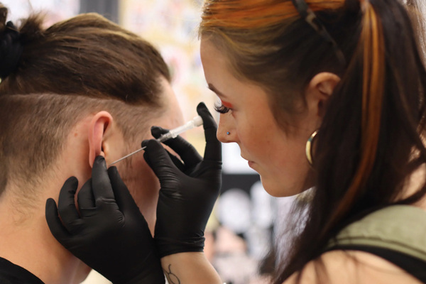 Is surgical steel good for piercing? Everything to know 1 Select Piercing Jewelry Materials