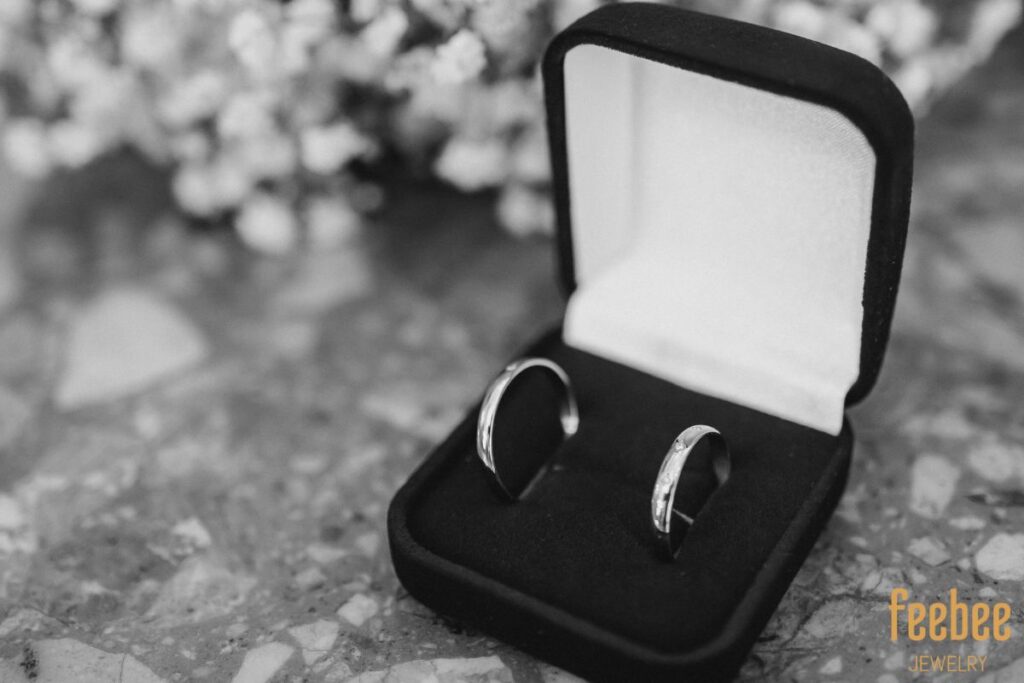 How to Start a Jewelry Business? A Complete Step-by-Step Guide for Beginners 4 stainless steel ring set in box