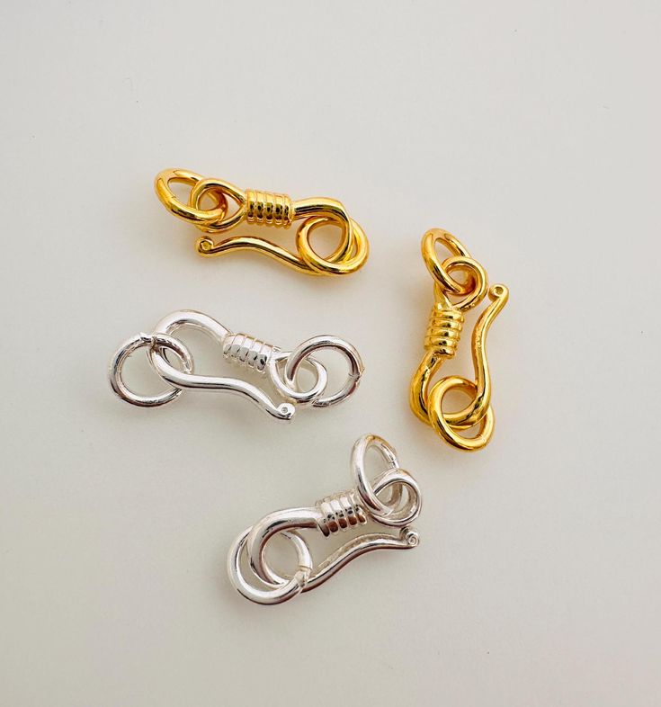 10 Types of Jewelry Clasps - A Complete Guide 11 Fishhook Clasp