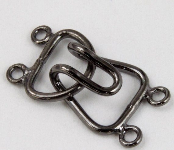 10 Types of Jewelry Clasps - A Complete Guide 8 Hook and Eye Clasp