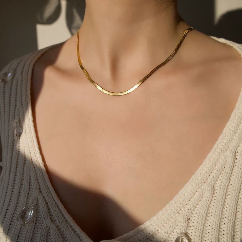 Parts of a necklace Explained: A complete guide 4 Snake chain