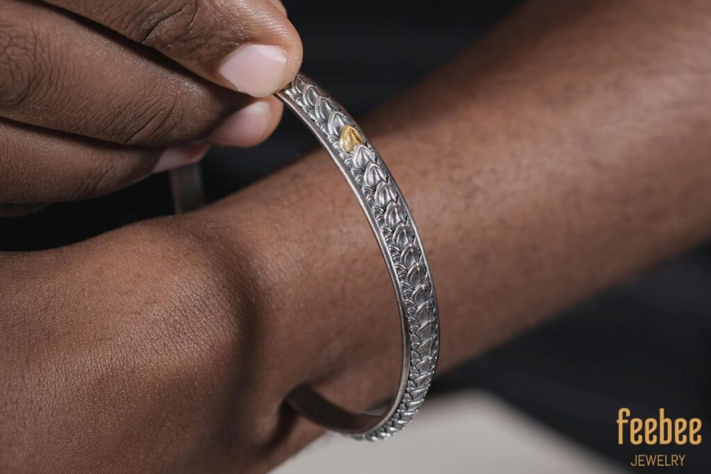How to Measure Bracelet Size? Common Mistakes To Avoid 2 Too big bracelets due to Measuring Mistakes
