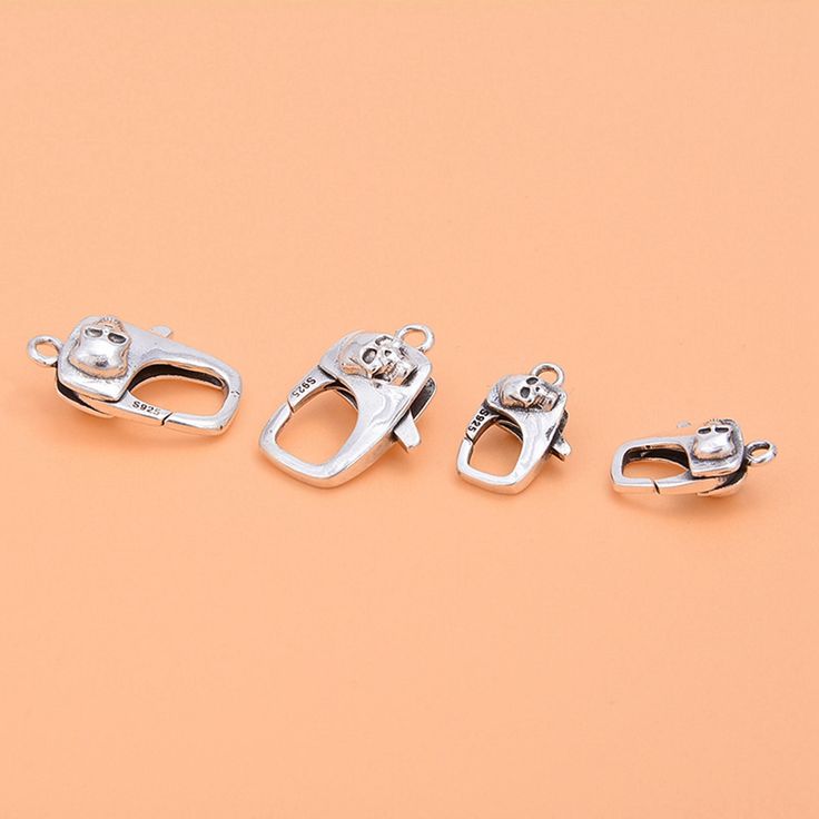10 Types of Jewelry Clasps - A Complete Guide 2 Lobster clasp